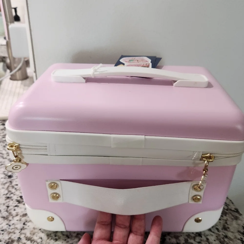 Roller Rabbit + Target Vanity Case - Picture 6 of 6